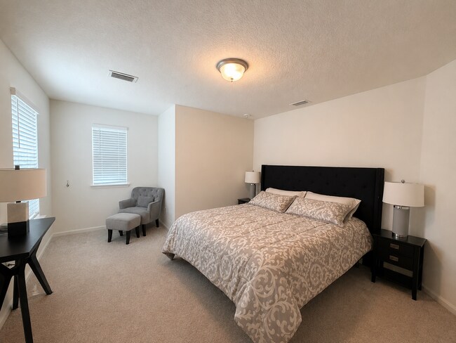 Building Photo - Spacious 5-Bedroom Home in Desirable Wells Creek