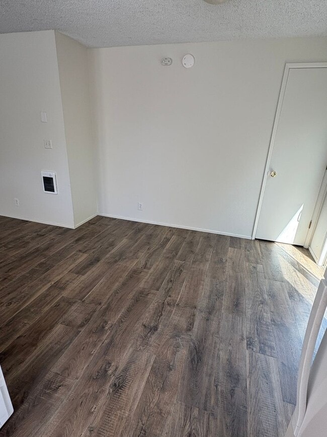 Building Photo - Wonderful home with bonus spaces