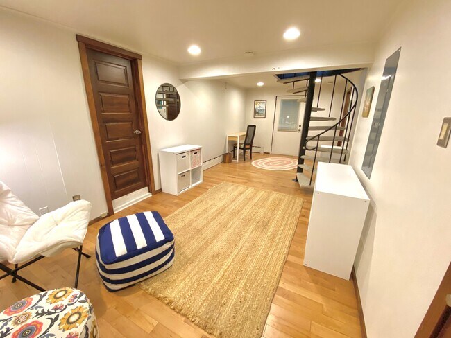 Building Photo - 1231 Hillcrest Dr