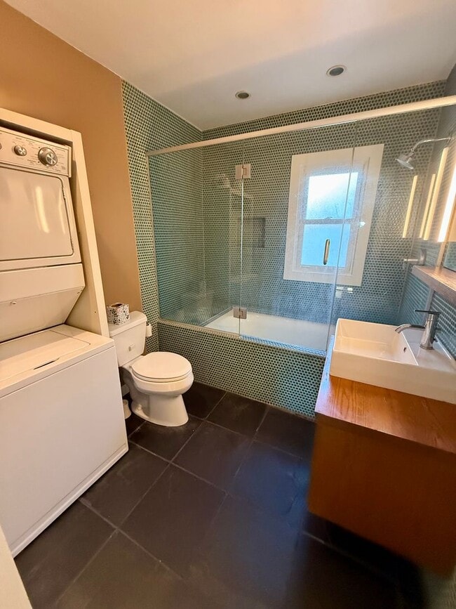 Building Photo - Hilltop Highland Park Sanctuary with Views, Private Gated Yard, In Unit Laundry, Parking & Abunda...