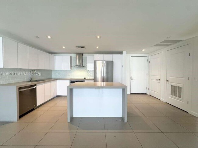 Building Photo - 1600 NE 1st Ave