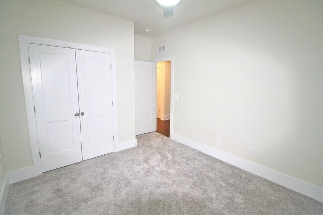 Building Photo - Elegant 3 Bedroom 2 Full 2 Half Bath Townhome in Ashburn