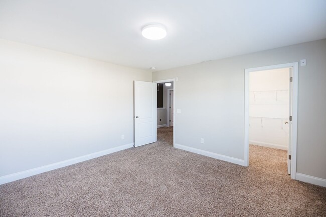 Building Photo - Stunning 5 Bedrooms, 4 Baths home in Summerfield with 2 car garage.