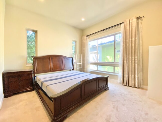 Building Photo - Built in 2017 – Stunning Modern Home for R...