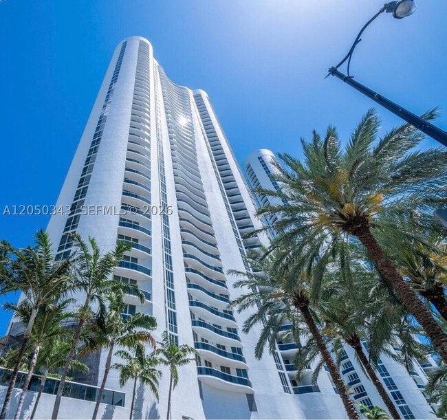 Building Photo - 15901 Collins Ave