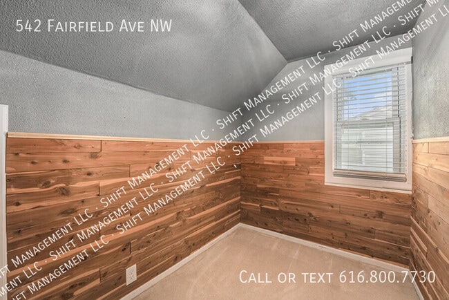 Building Photo - 542 Fairfield Ave NW