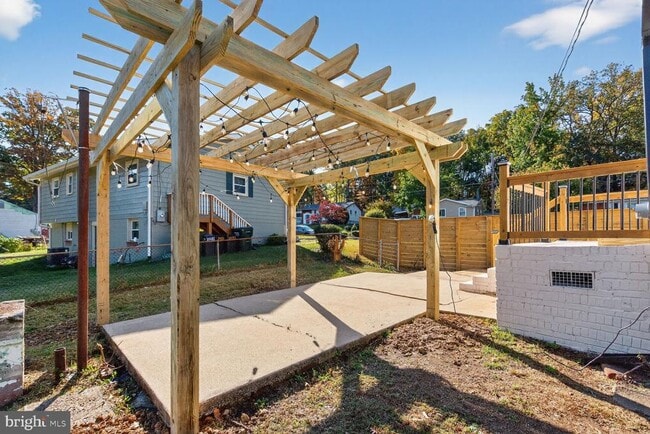 Building Photo - 8915 Sylvania St