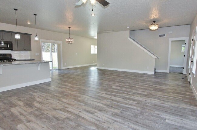 Building Photo - Immaculate North End Home