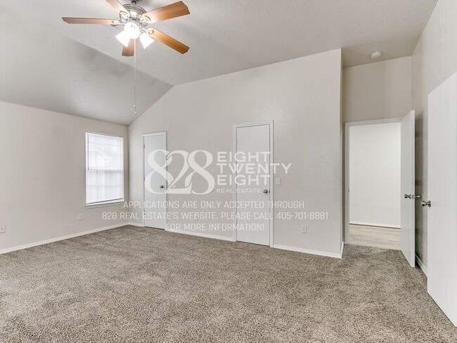 Building Photo - *AVAILABLE NOW!* Spacious 3 Bed/2.5 Bath Duplex Townhome Available in Norman!