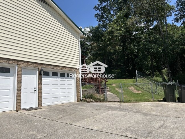 Building Photo - 2501 Crestwood Cir
