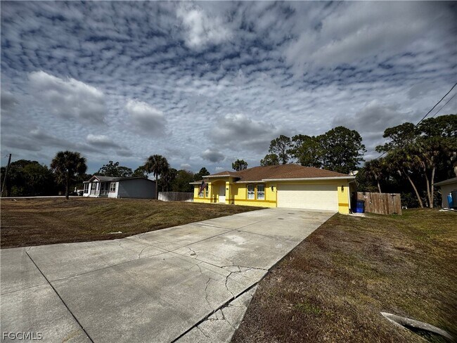 Building Photo - 3728 Tareco St