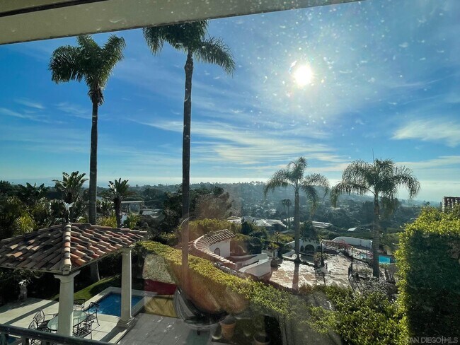 Building Photo - 6692 La Jolla Scenic S Dr