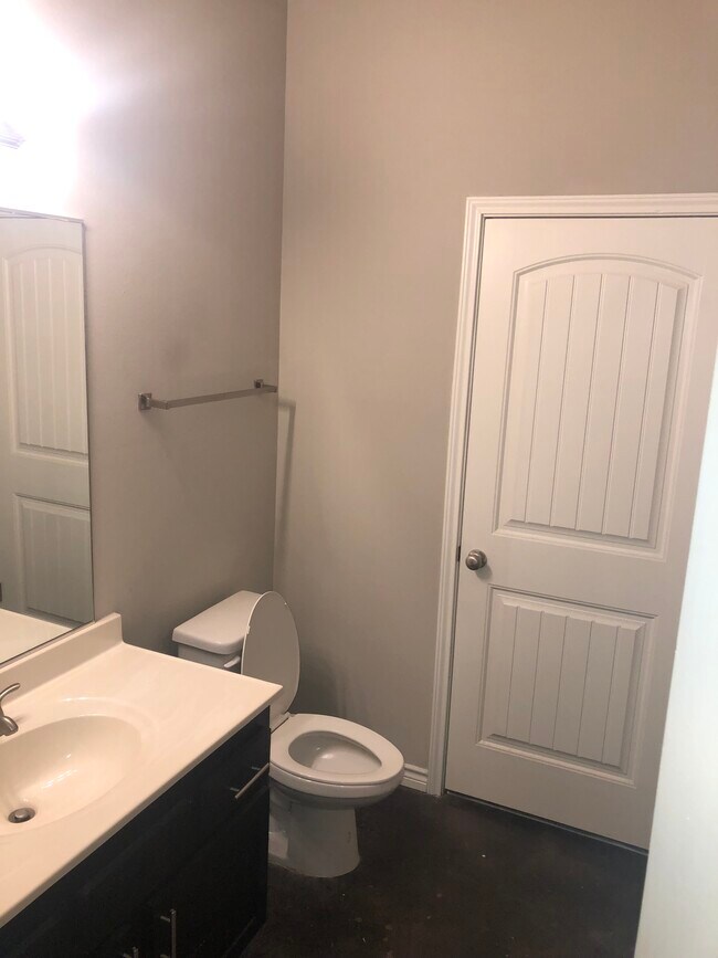 Building Photo - 7901 Williams Dr