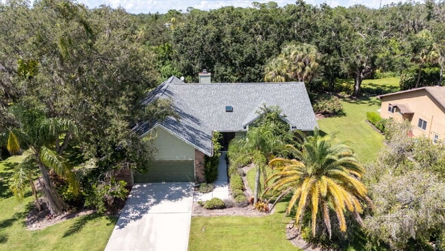 Building Photo - Enjoy Florida living in this spacious 3BR/...