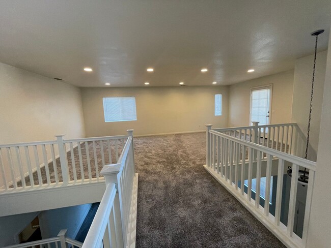 Building Photo - Victorville- Tanamera Home-  4 Bedrooms, 3...