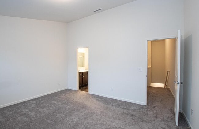 Building Photo - BEAUTIFUL 2 BD Townhome in MIDLAND AVAILABLE DECEMBER 2025