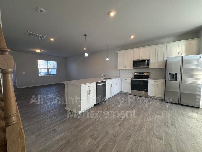 Building Photo - 67 Blakely St