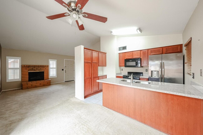 Building Photo - 102 W Concorda Dr