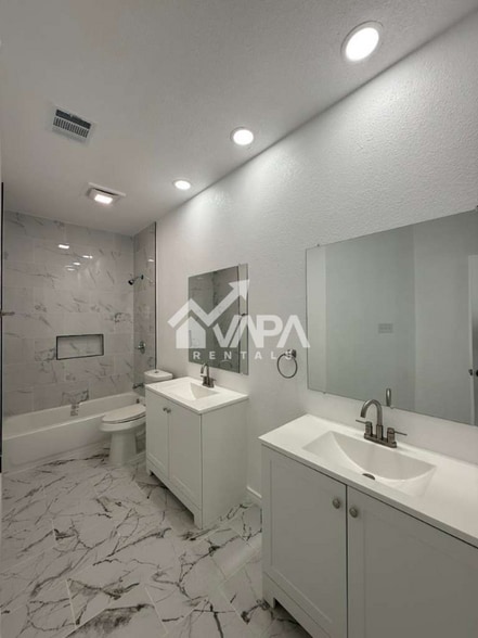 Building Photo - 9747 Fortune Ridge Dr