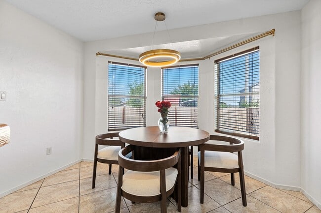 Building Photo - Conveniently located 3 Bedroom with 2 Car Garage