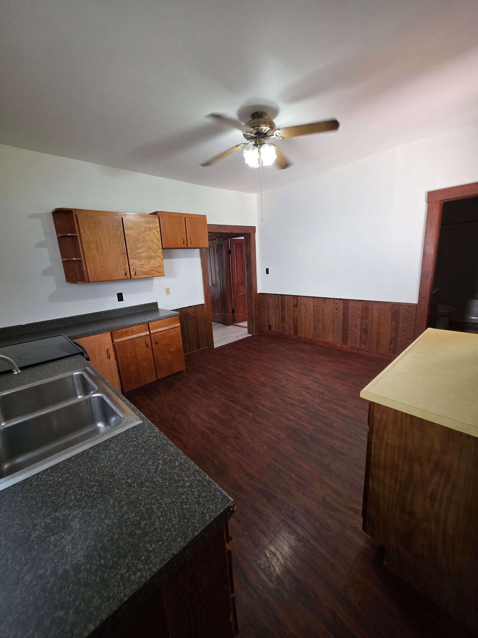 Bottom Unit Kitchen - 122 W Broadway St