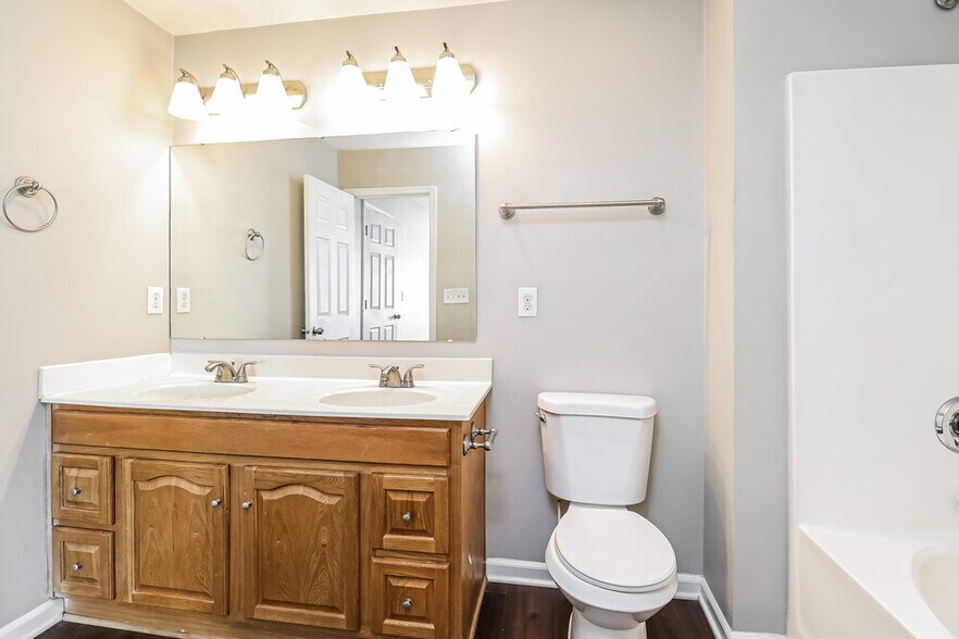 Building Photo - 4828 Abercromby St