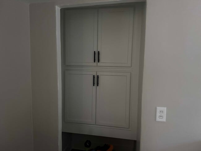 Building Photo - 402 Fernando St NE