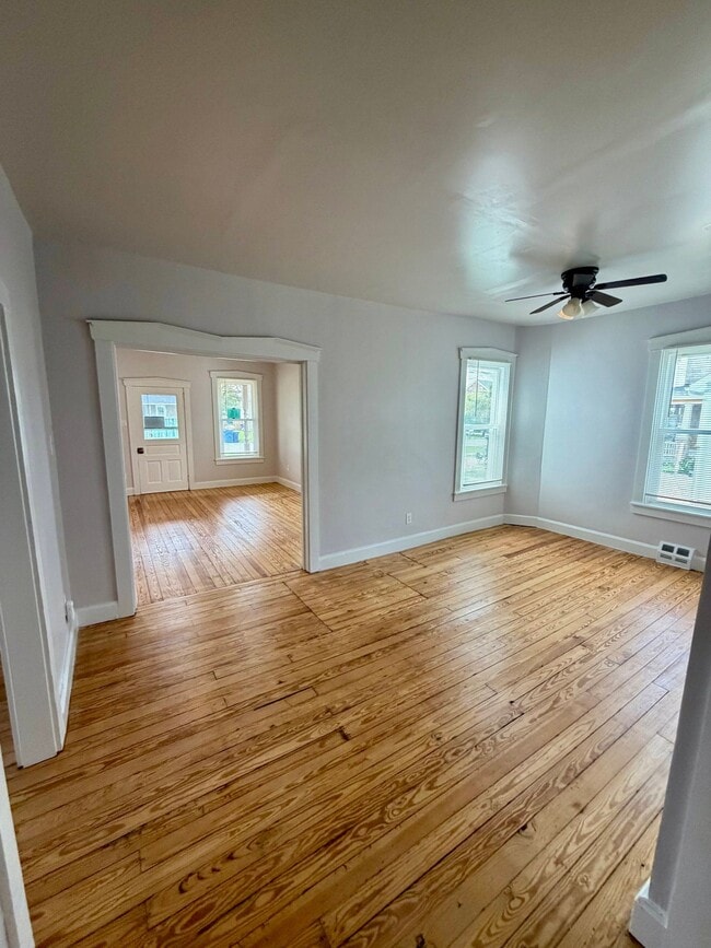 Building Photo - 37 N Kinzer Rd