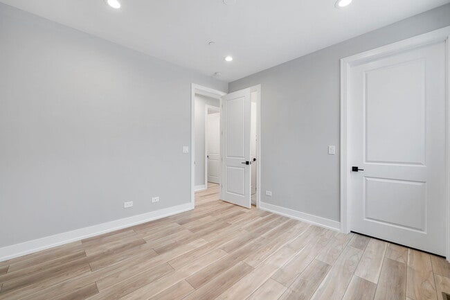 Building Photo - 4029 South Calumet Avenue