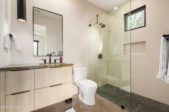 Building Photo - 4905 E White Gates Dr