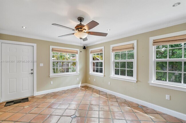 Building Photo - 300 187th St