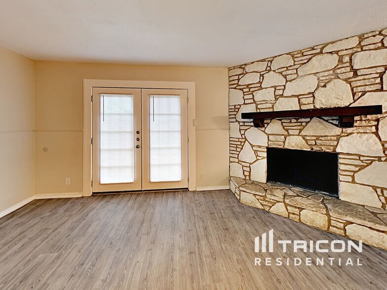 Building Photo - 827 Thornedike Dr