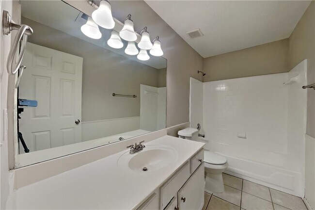 Building Photo - 13040 Carriage Park Ln