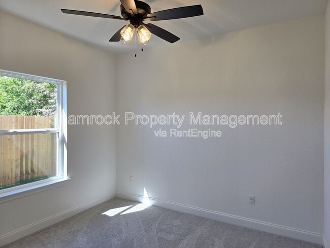Building Photo - 125 Windmill Wy