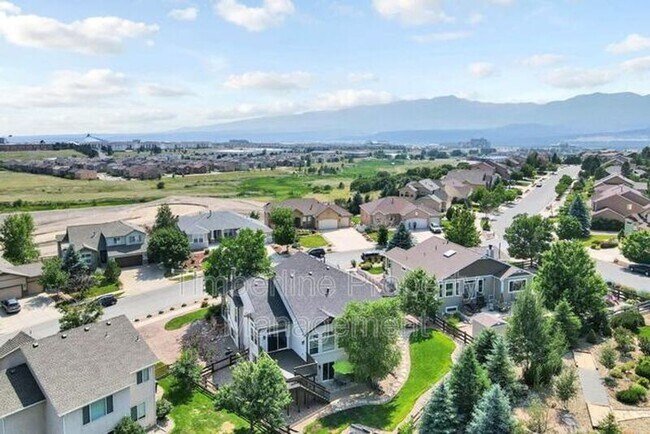 Building Photo - 2030 Silver Creek Dr