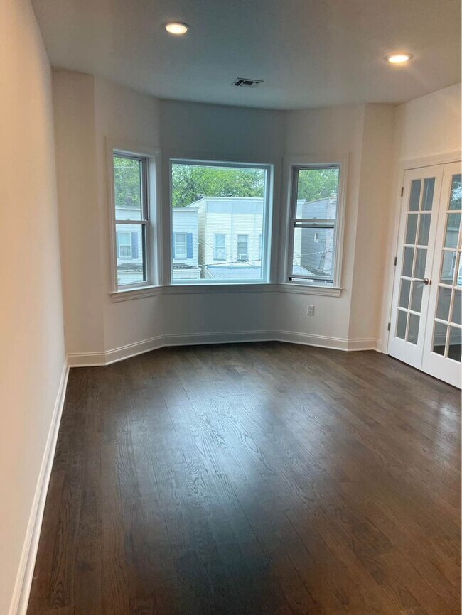 Building Photo - 16 Stevens Ave