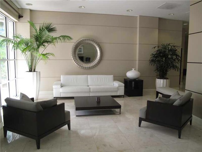 lobby with 24 hrs concierge service - 19390 Collins Ave