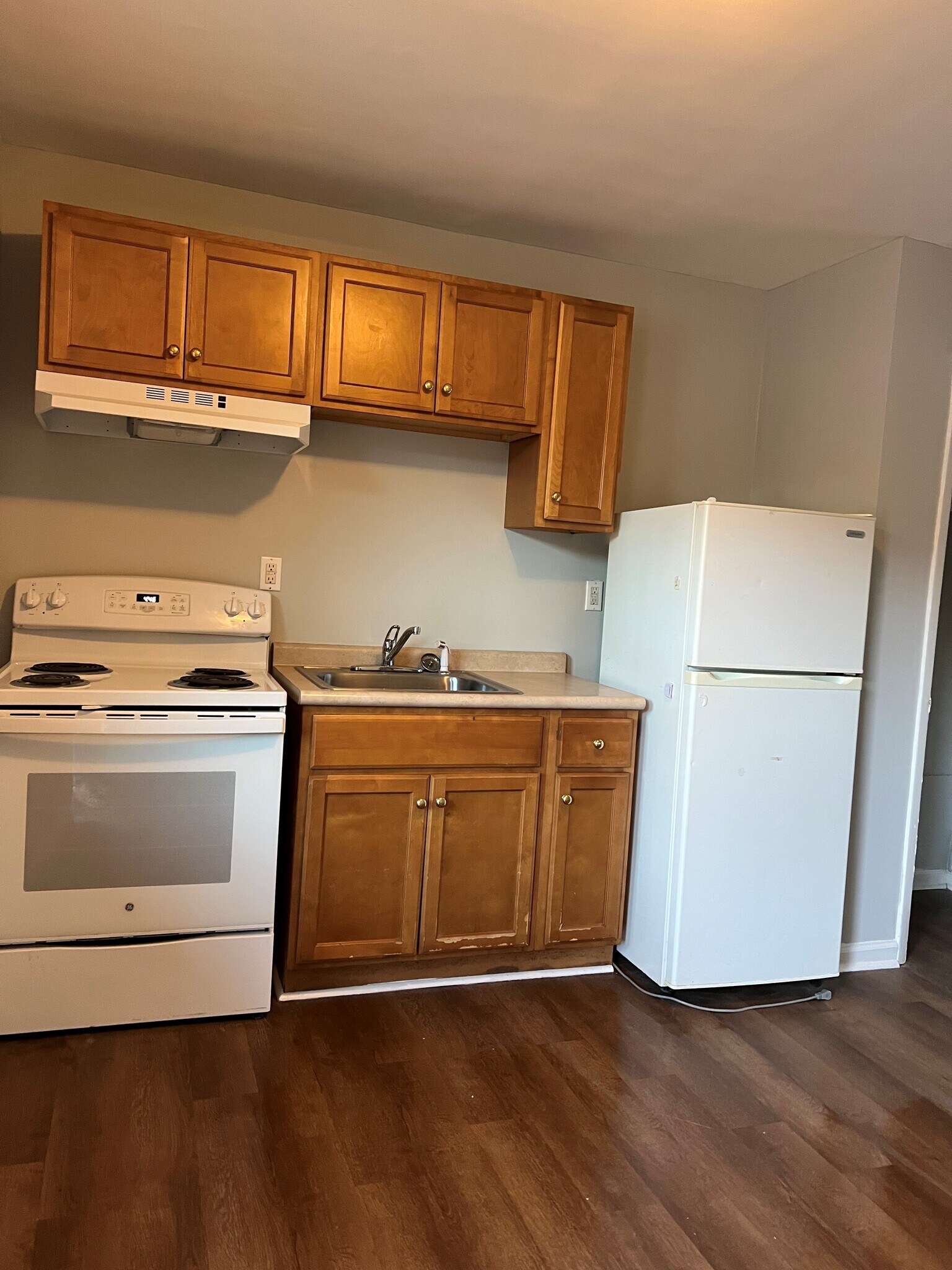 Building Photo - 2413 S Fraser St