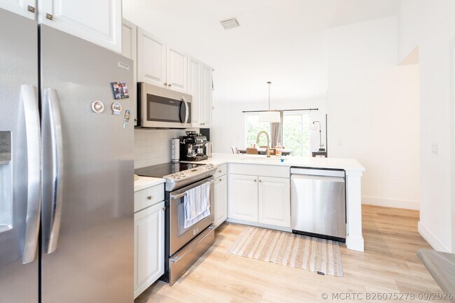 Building Photo - 73 Admirals Ct