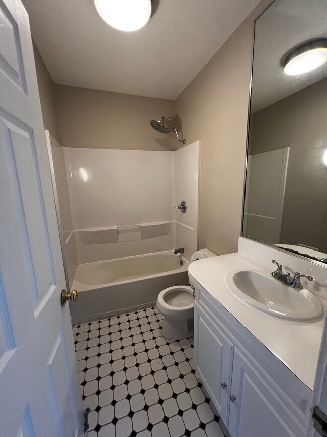 Primary Bath - 461 E Beck St