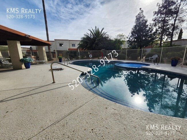 Building Photo - 56 N Camino Imagen