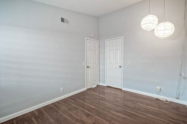 Building Photo - 3750 Via Del Rancho