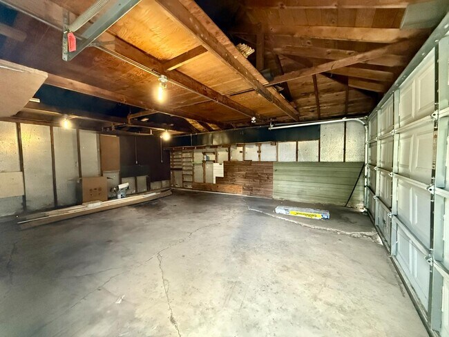 Building Photo - 5922 N 84th St