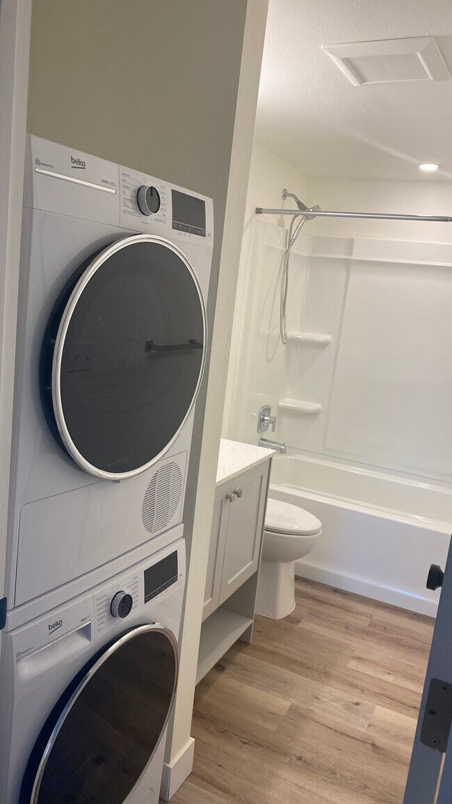 Building Photo - 7800 Stinson Ave