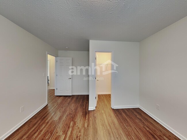 Building Photo - 1273 Greenbriar Way