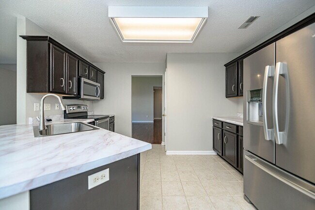 Building Photo - 709 Campusview Dr