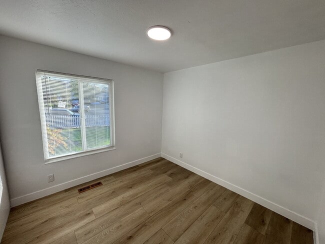 Building Photo - "Completely Remodeled and Charming 3-Bed Oasis with Pool & Fireplace in Pittsburg's Heart!"