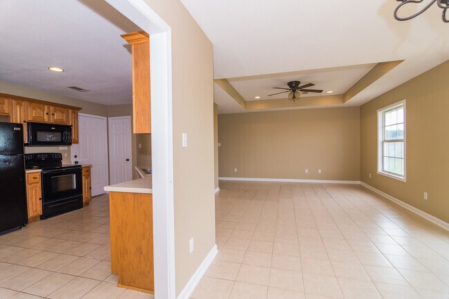 Building Photo - 3 Bedroom, 2 Bath Home in Valley View with Privacy Fenced in Backyard! June move in!!