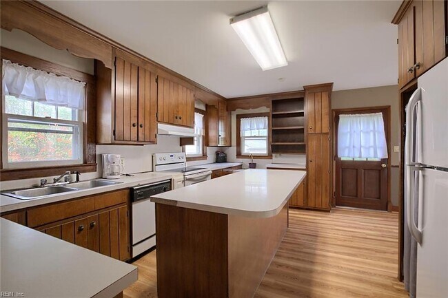 Building Photo - 7297 Duval Ave