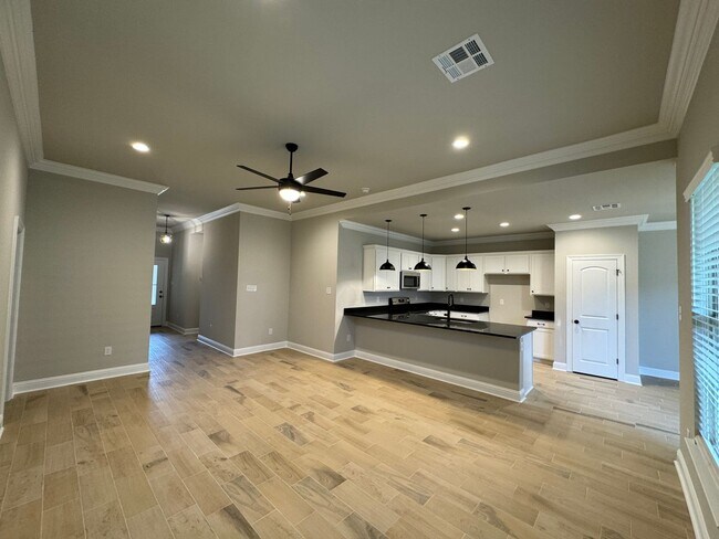 Building Photo - Like New Construction in Haughton...